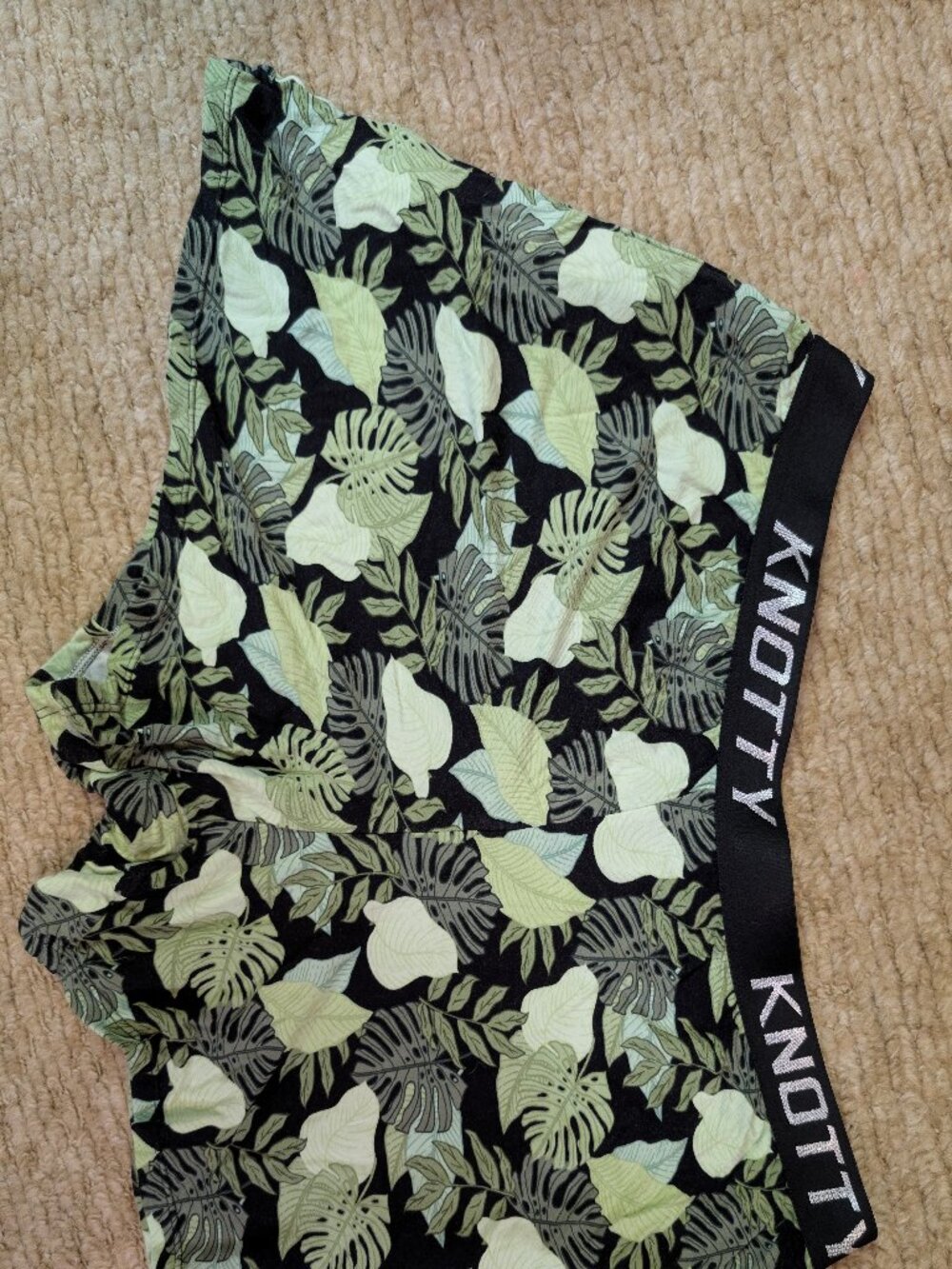 Knotty Botanical Monstera Leaf Print Lounge Shorts - Women’s L